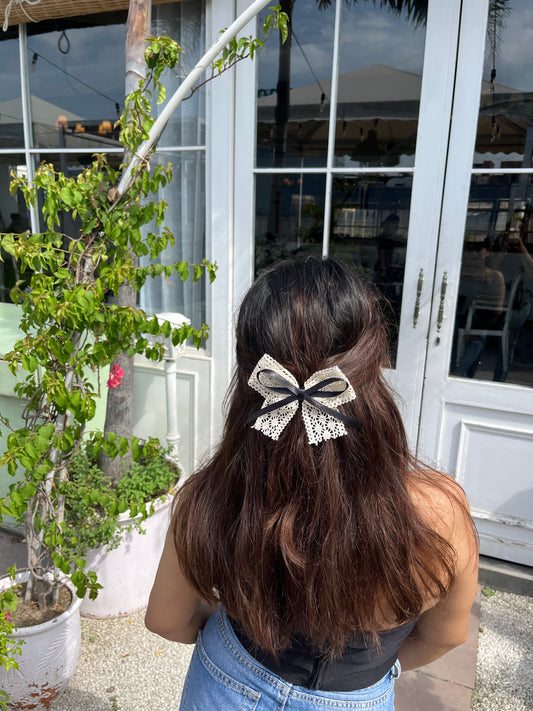 Vintage Lace Tailbow