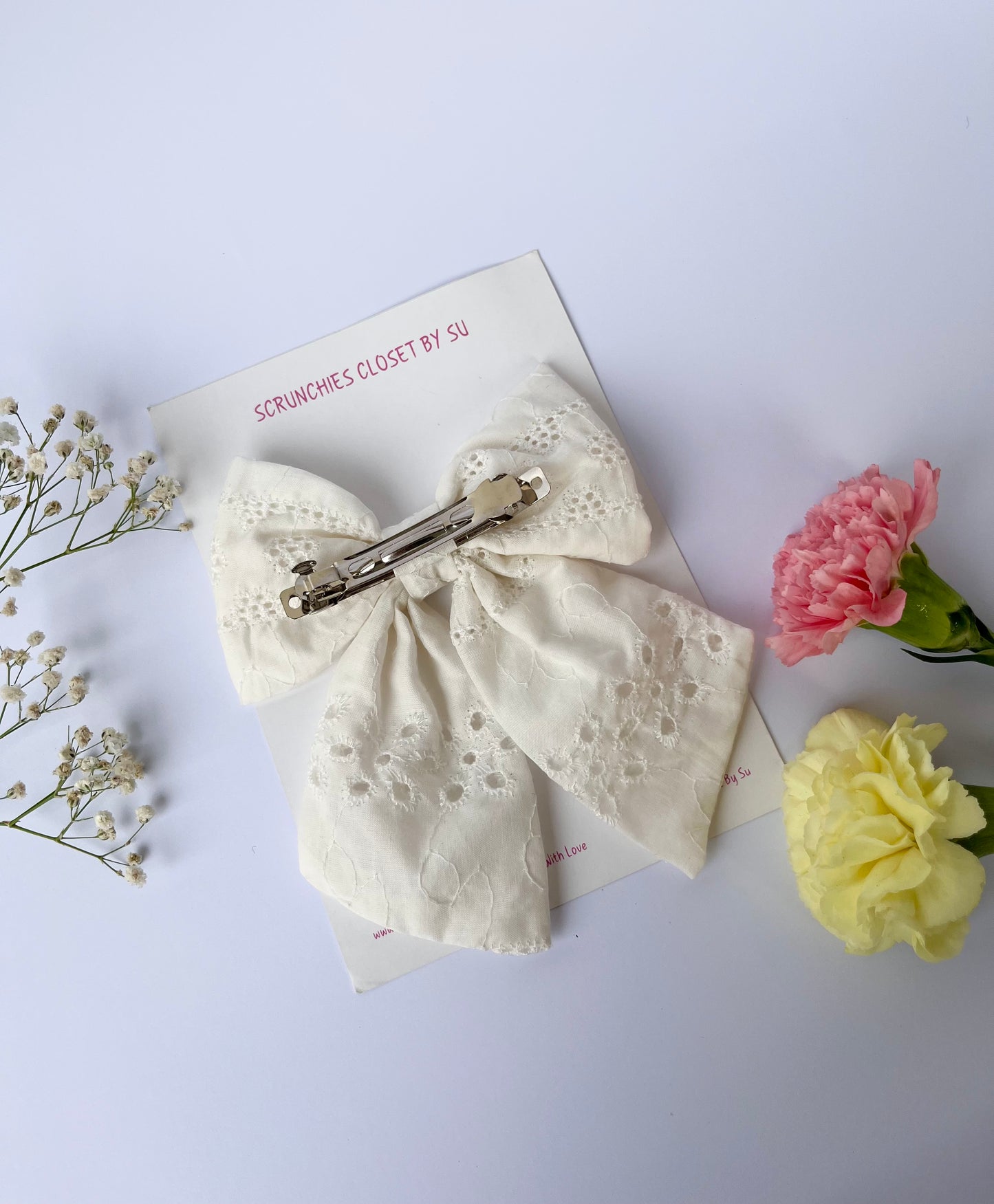 Vintage White Tailbow