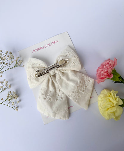 Vintage White Tailbow